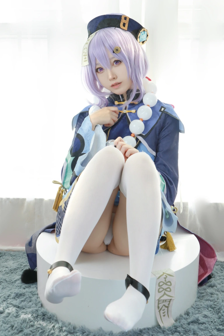 朝霧愛《原神 Qiqi 七七》主题写真：35张全套美图