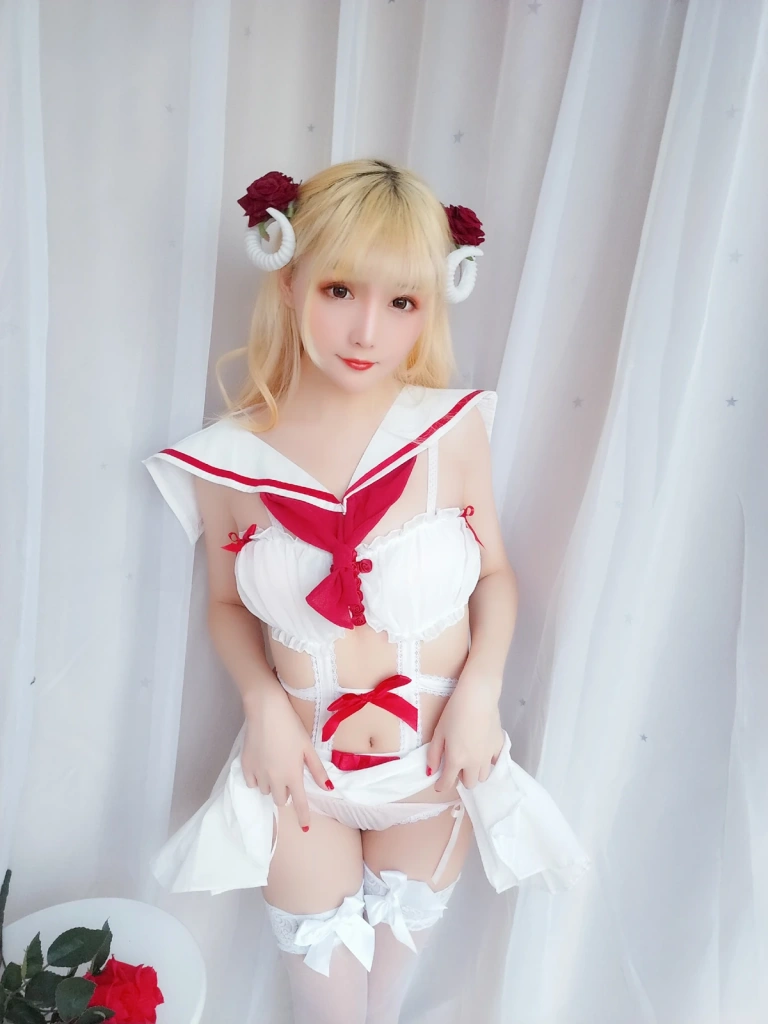 星之迟迟《VOL.8 玫瑰月光包》主题写真：72张全套美图