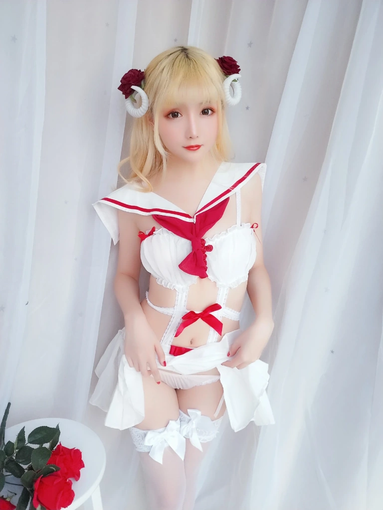 星之迟迟《VOL.8 玫瑰月光包》主题写真：72张全套美图
