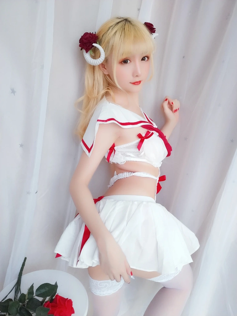 星之迟迟《VOL.8 玫瑰月光包》主题写真：72张全套美图
