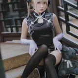 瓜希酱《穹妹 黑旗袍》主题写真：14张全套美图