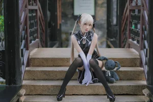 瓜希酱《穹妹 黑旗袍》主题写真：14张全套美图