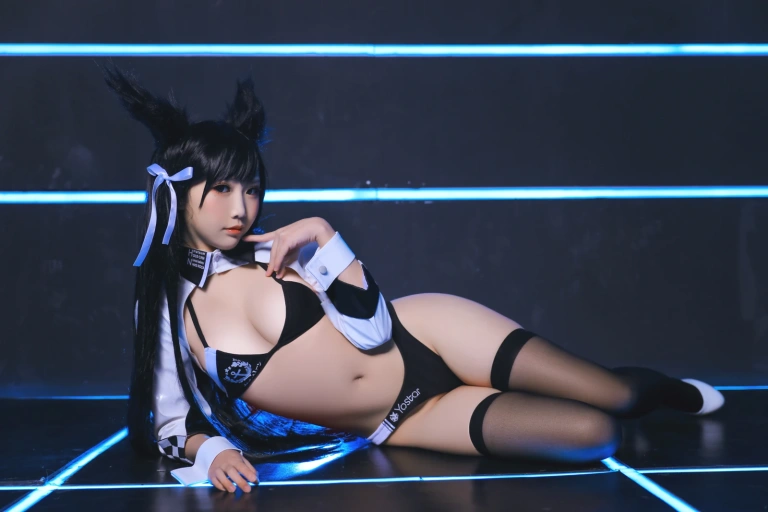 面饼仙儿《爱宕赛车娘》主题写真：17张全套美图