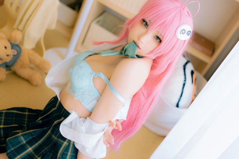 瓦斯塔亚小龙虾《校服》主题写真：17张全套美图
