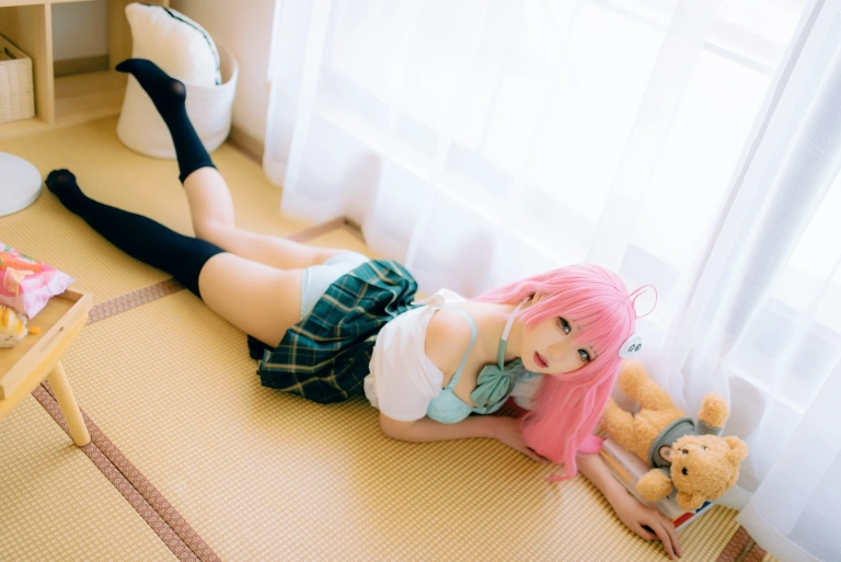 瓦斯塔亚小龙虾《校服》主题写真：17张全套美图