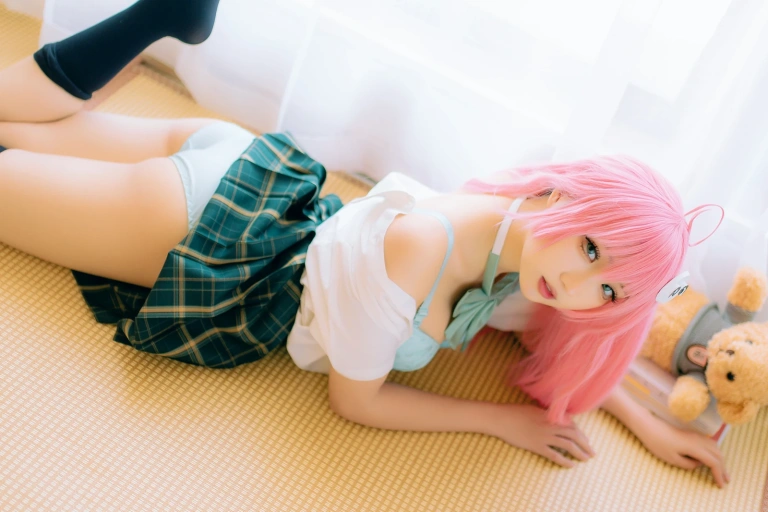 瓦斯塔亚小龙虾《校服》主题写真：17张全套美图