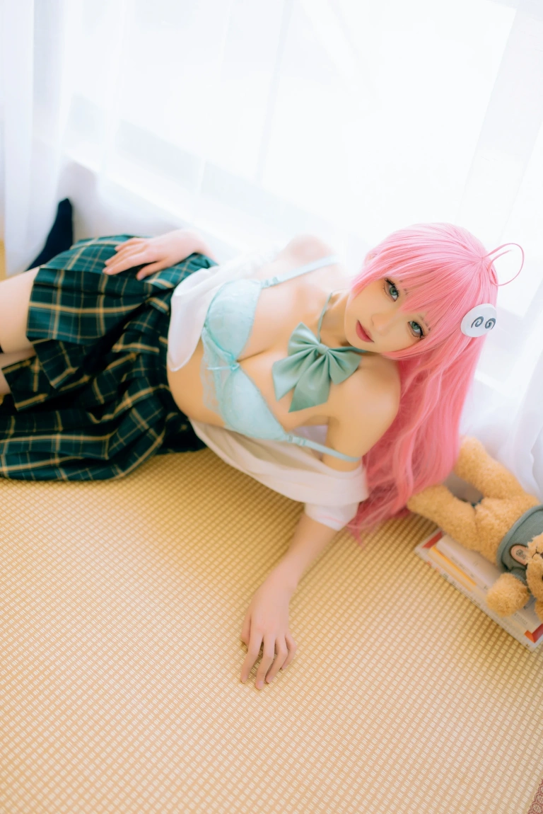瓦斯塔亚小龙虾《校服》主题写真：17张全套美图