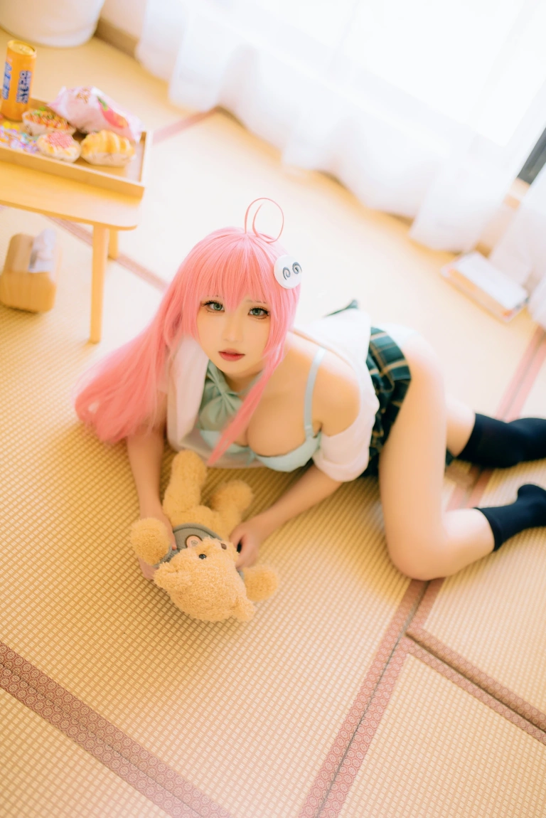 瓦斯塔亚小龙虾《校服》主题写真：17张全套美图
