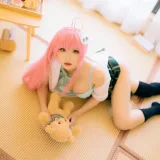 瓦斯塔亚小龙虾《校服》主题写真：17张全套美图