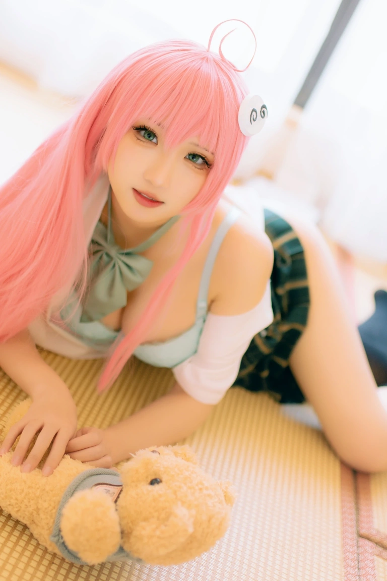 瓦斯塔亚小龙虾《校服》主题写真：17张全套美图