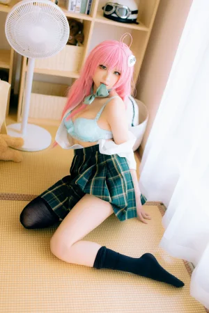 瓦斯塔亚小龙虾《校服》主题写真：17张全套美图