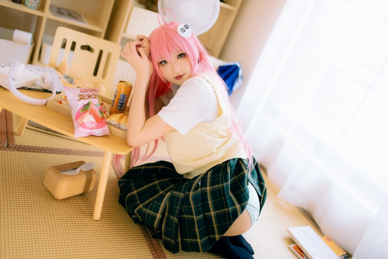 瓦斯塔亚小龙虾《校服》主题写真：17张全套美图