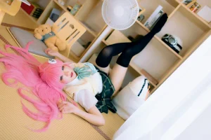 瓦斯塔亚小龙虾《校服》主题写真：17张全套美图