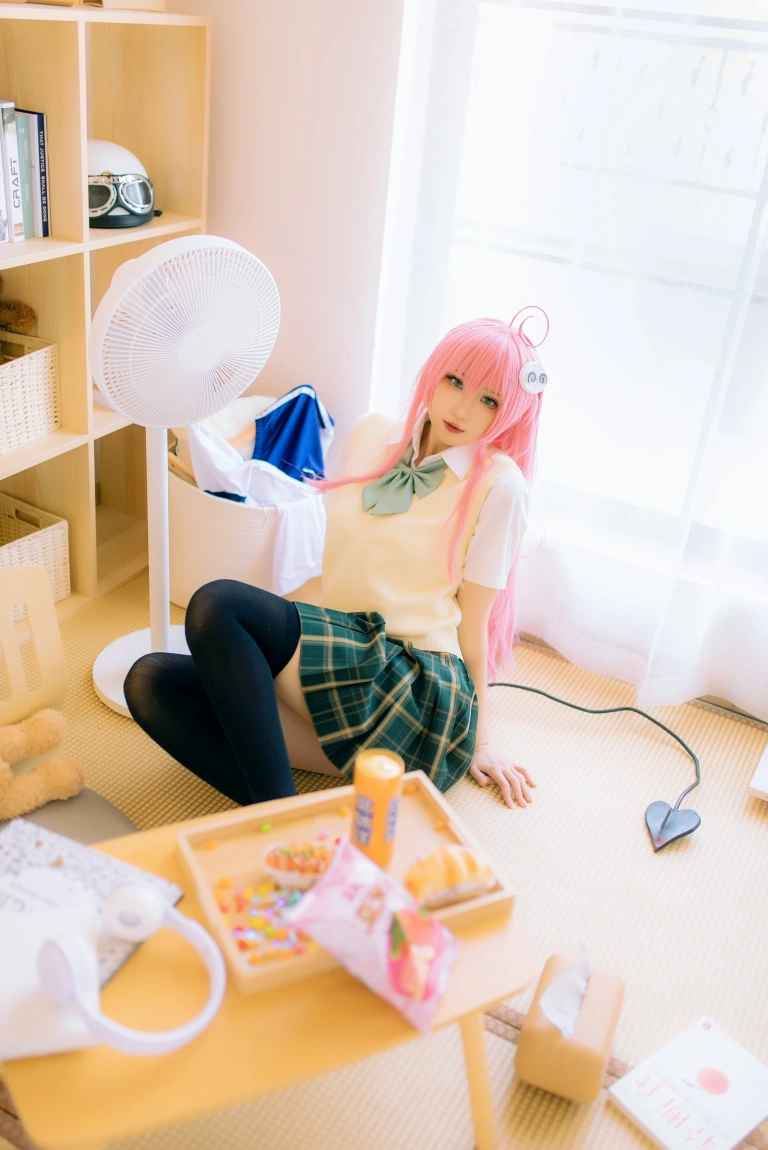 瓦斯塔亚小龙虾《校服》主题写真：17张全套美图