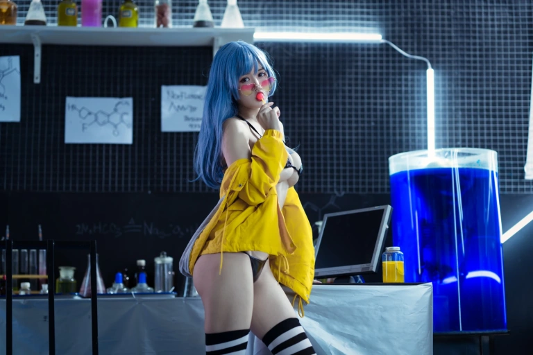 小仓千代《2020.06月舰长写真》主题写真：40张全套美图
