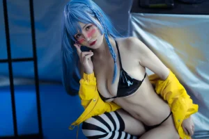 小仓千代《2020.06月舰长写真》主题写真：40张全套美图