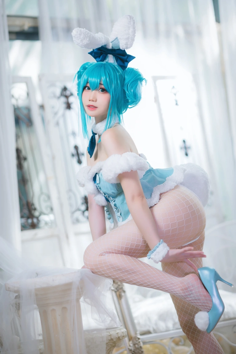 焖焖碳《初音兔女郎》主题写真：20张全套美图