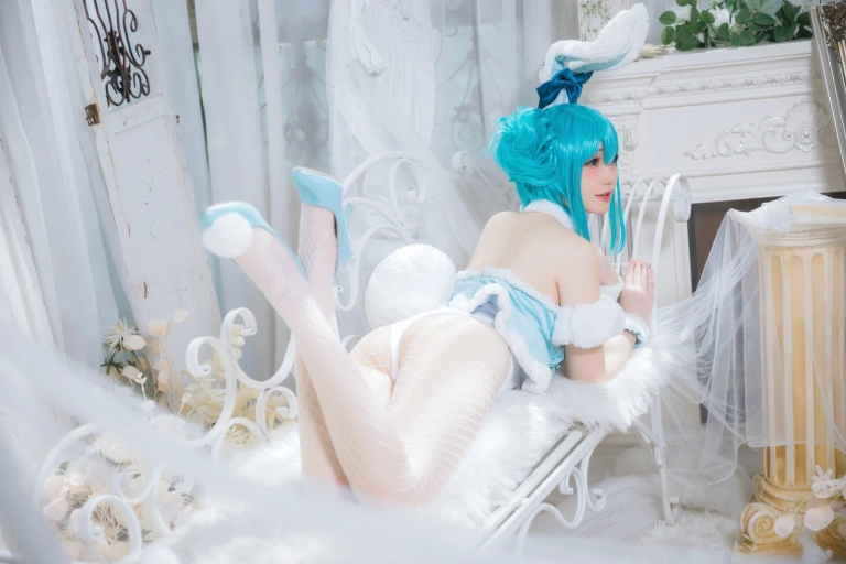 焖焖碳《初音兔女郎》主题写真：20张全套美图