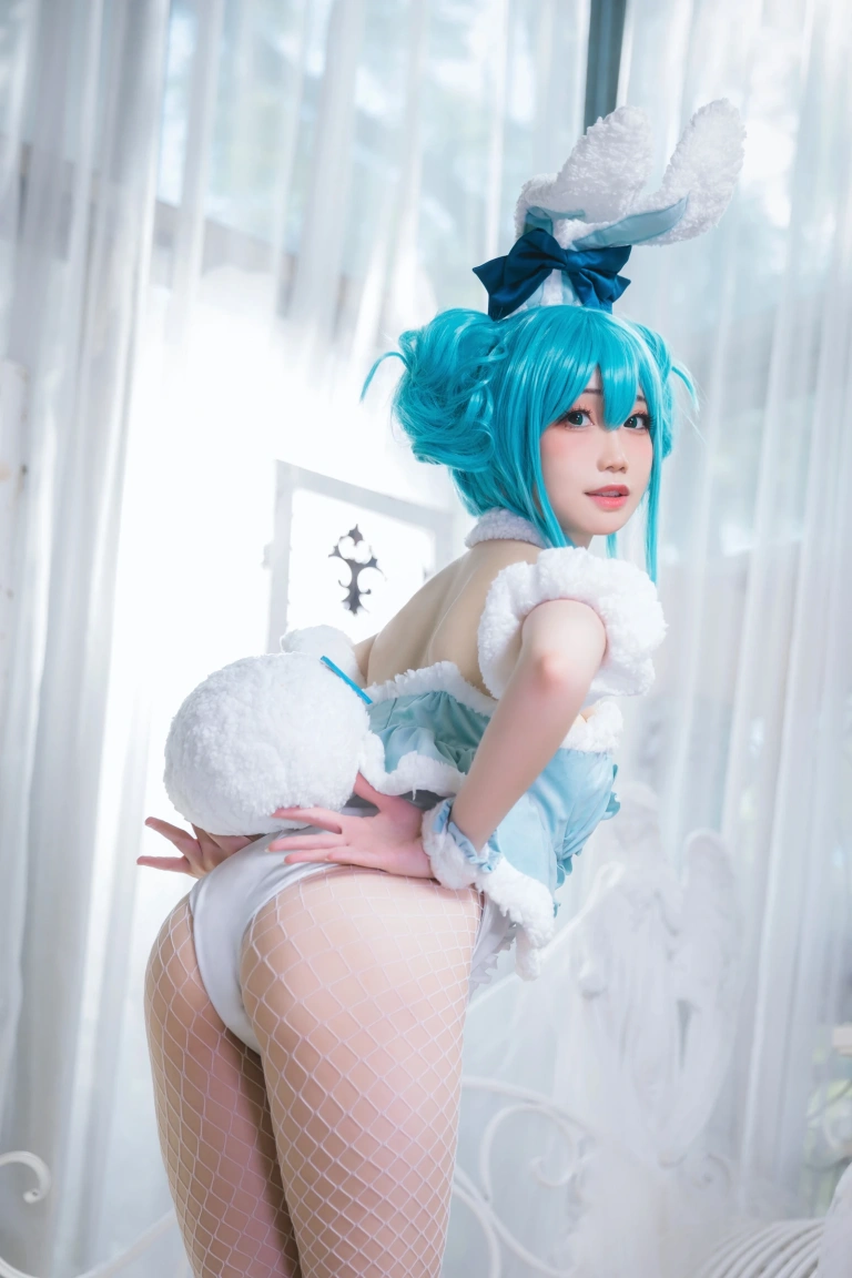焖焖碳《初音兔女郎》主题写真：20张全套美图
