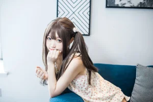神沢永莉《黄色吊带睡衣兔兔》主题写真：22张全套美图