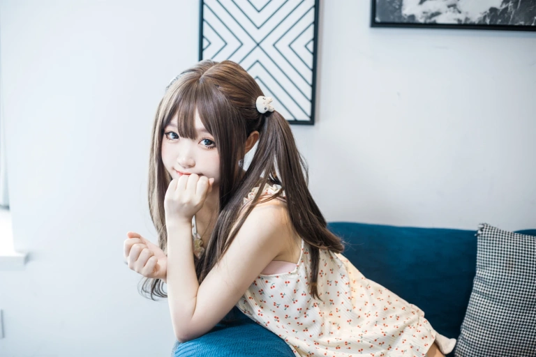 神沢永莉《黄色吊带睡衣兔兔》主题写真：22张全套美图