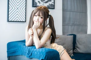 神沢永莉《黄色吊带睡衣兔兔》主题写真：22张全套美图