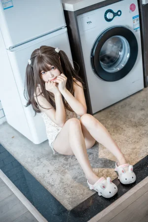 神沢永莉《黄色吊带睡衣兔兔》主题写真：22张全套美图