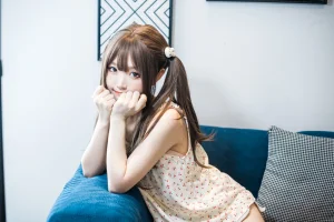 神沢永莉《黄色吊带睡衣兔兔》主题写真：22张全套美图