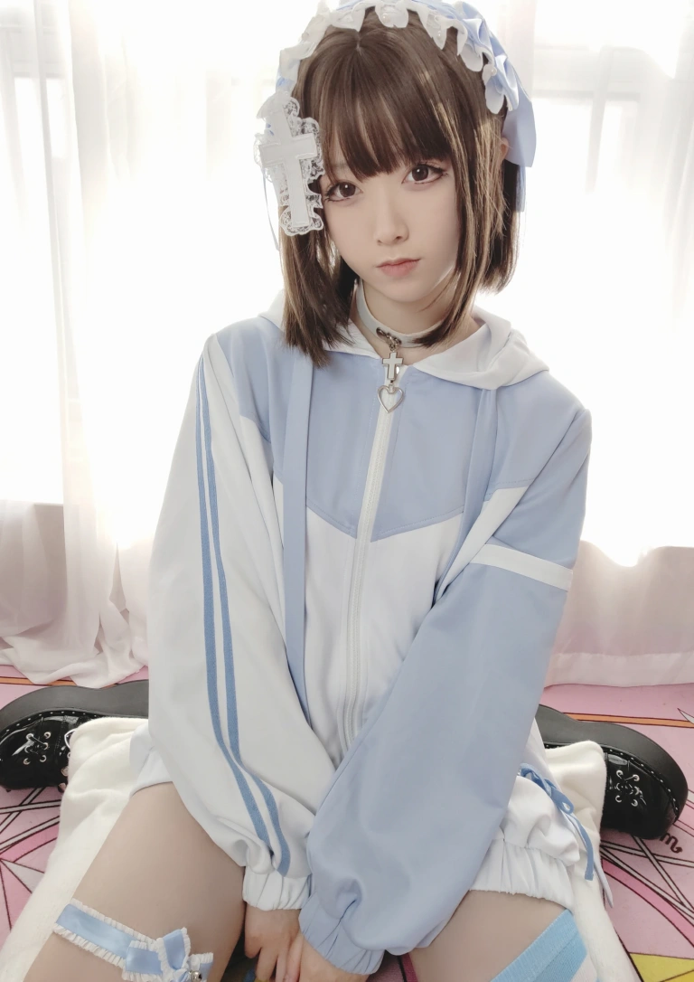 朝霧愛《常服》主题写真：24张全套美图