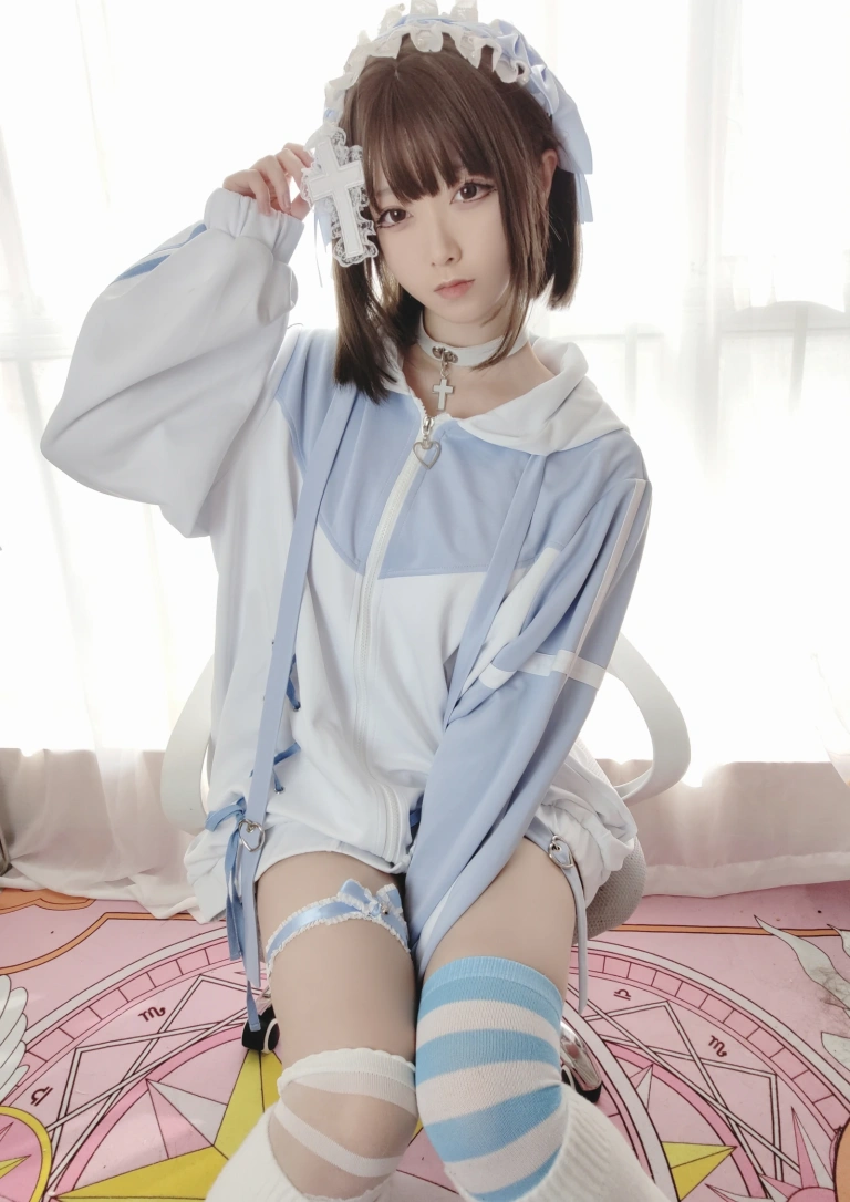 朝霧愛《常服》主题写真：24张全套美图