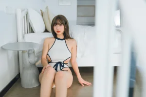 浅安安《火华家竞泳》主题写真：26张全套美图