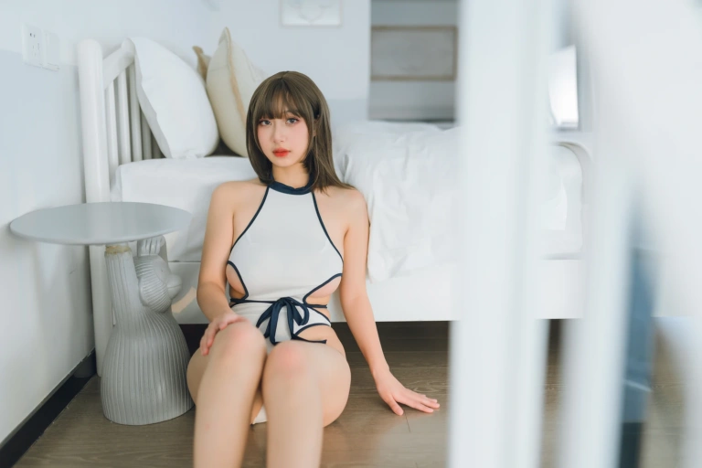 浅安安《火华家竞泳》主题写真：26张全套美图