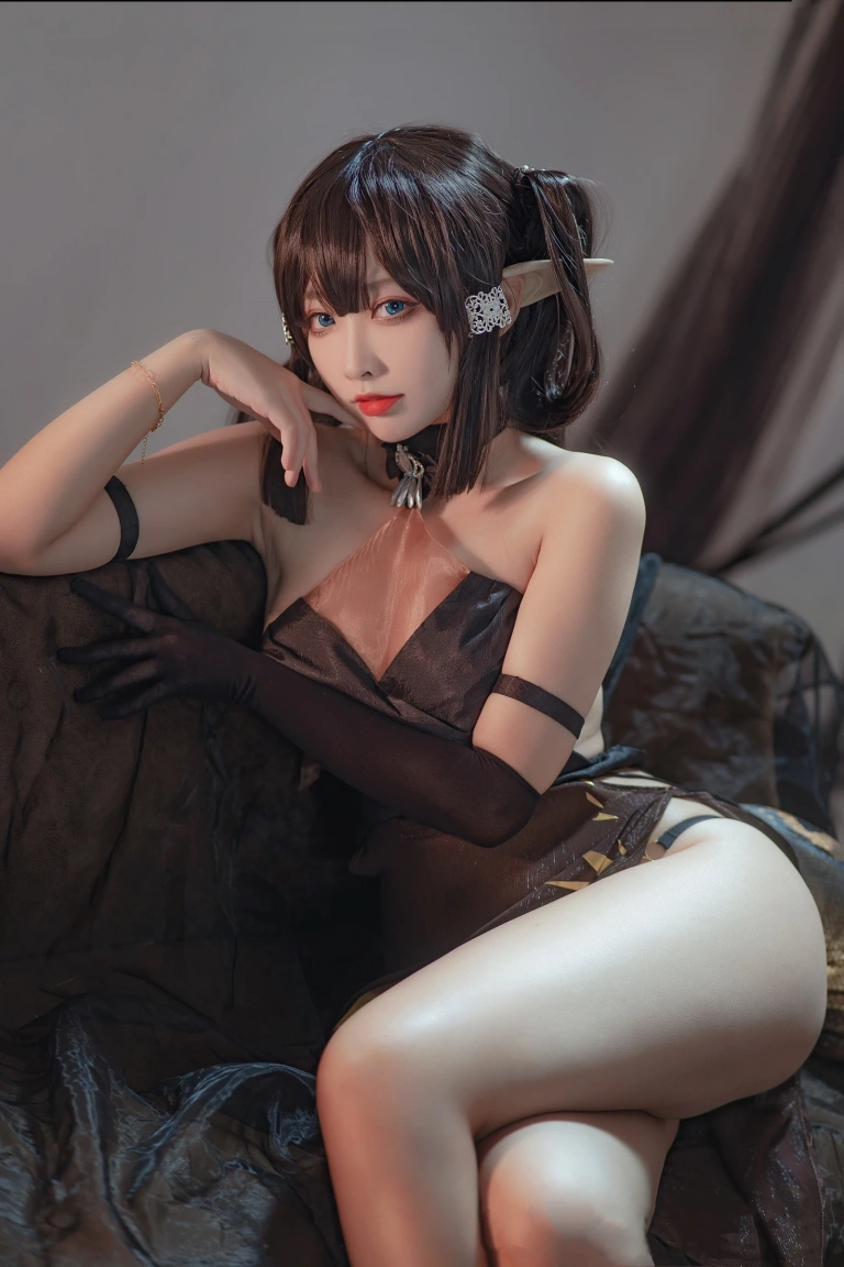 宮本桜《森蚺同人》主题写真：26张全套美图