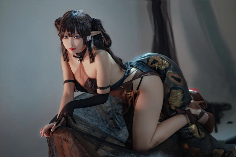 宮本桜《森蚺同人》主题写真：26张全套美图