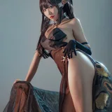 宮本桜《森蚺同人》主题写真：26张全套美图