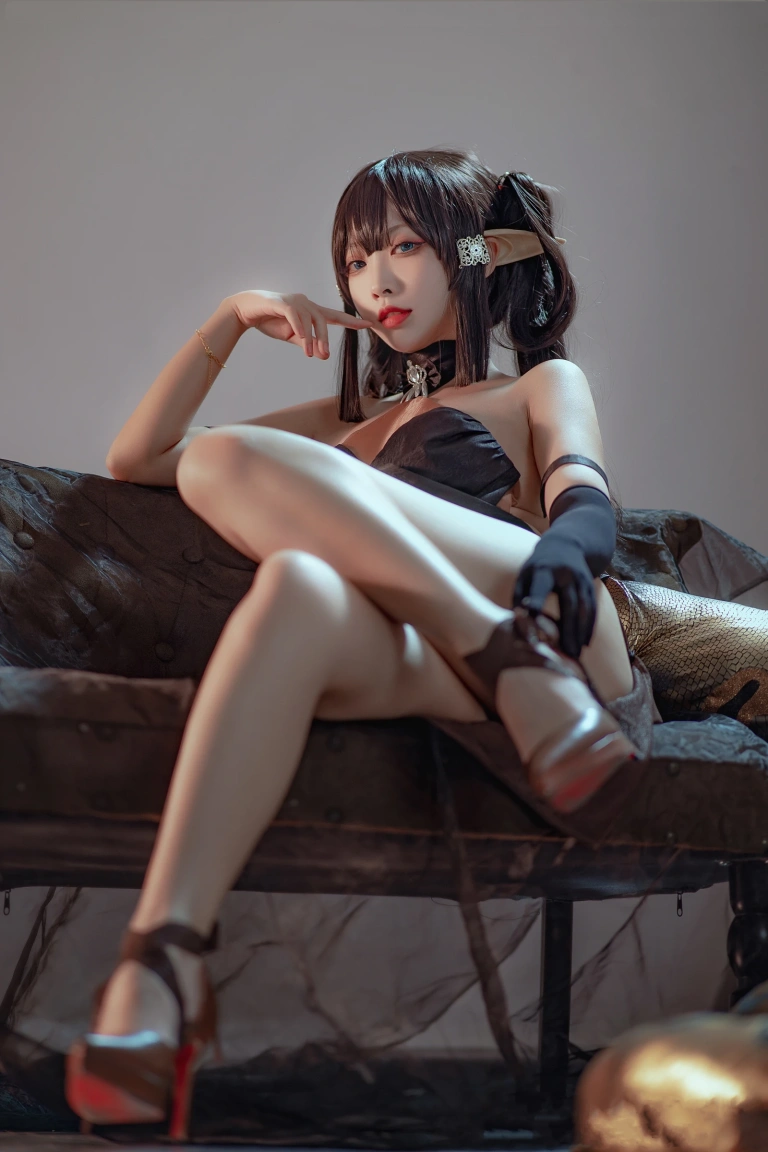 宮本桜《森蚺同人》主题写真：26张全套美图