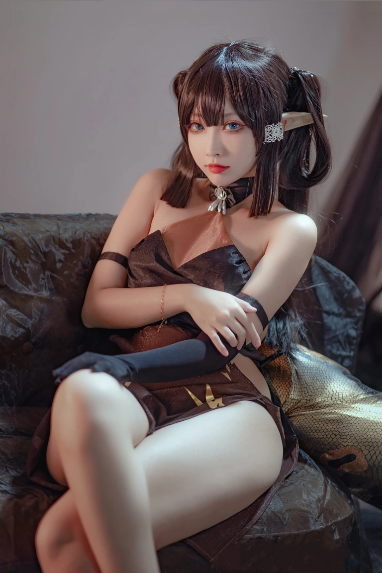 宮本桜《森蚺同人》主题写真：26张全套美图