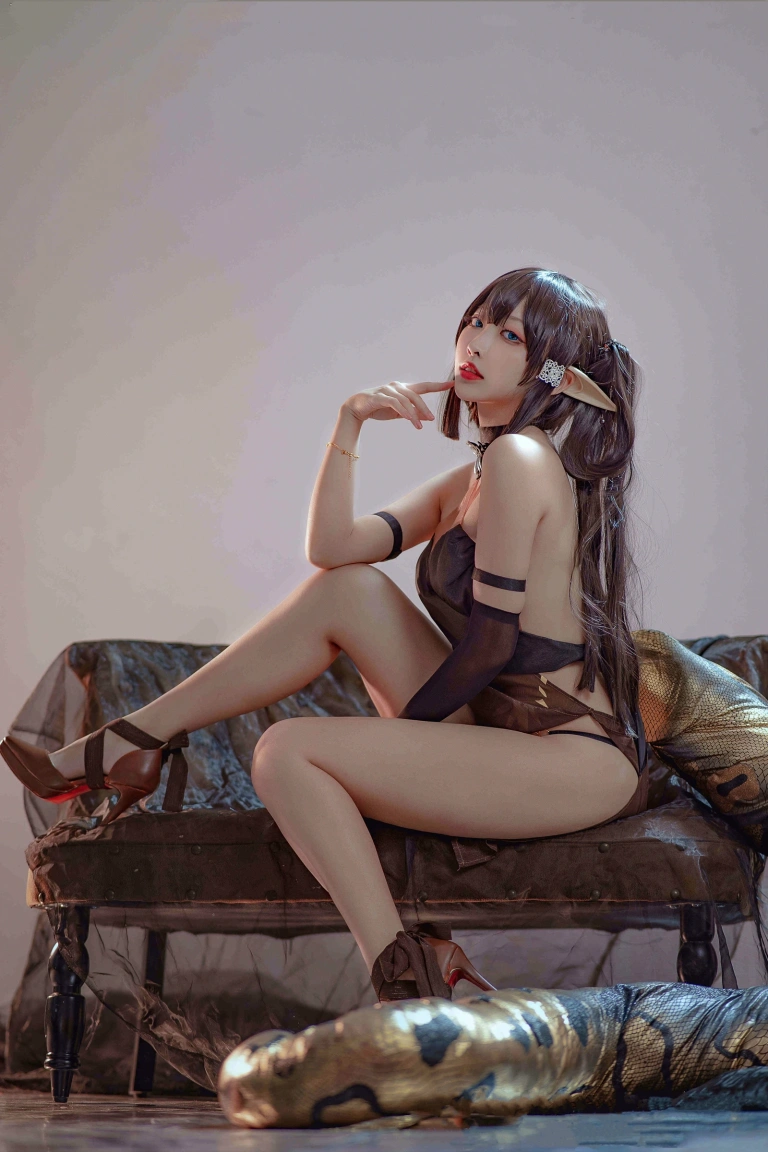 宮本桜《森蚺同人》主题写真：26张全套美图