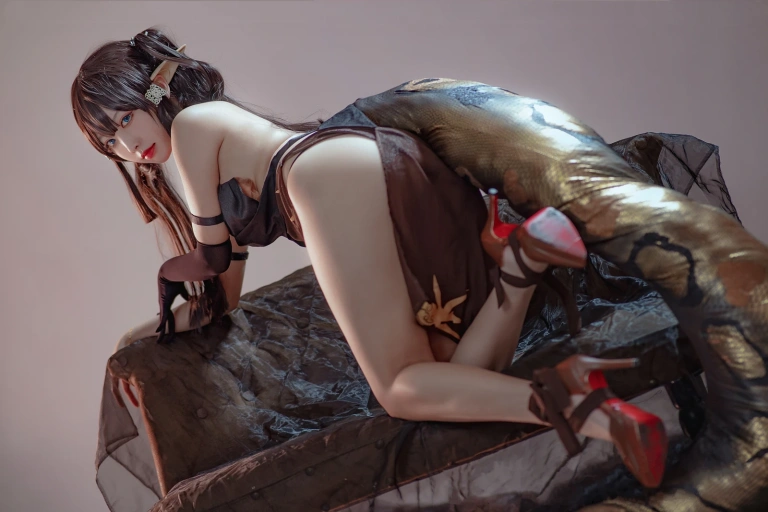 宮本桜《森蚺同人》主题写真：26张全套美图