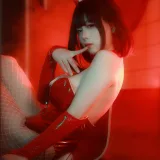 末夜《红色兔女郎》主题写真：34张全套美图