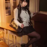 贞子蜜桃《碧蓝航线 爱宕高雄制服》主题写真：35张全套美图