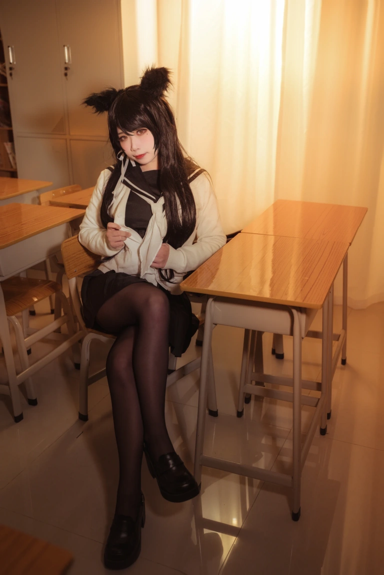贞子蜜桃《碧蓝航线 爱宕高雄制服》主题写真：35张全套美图