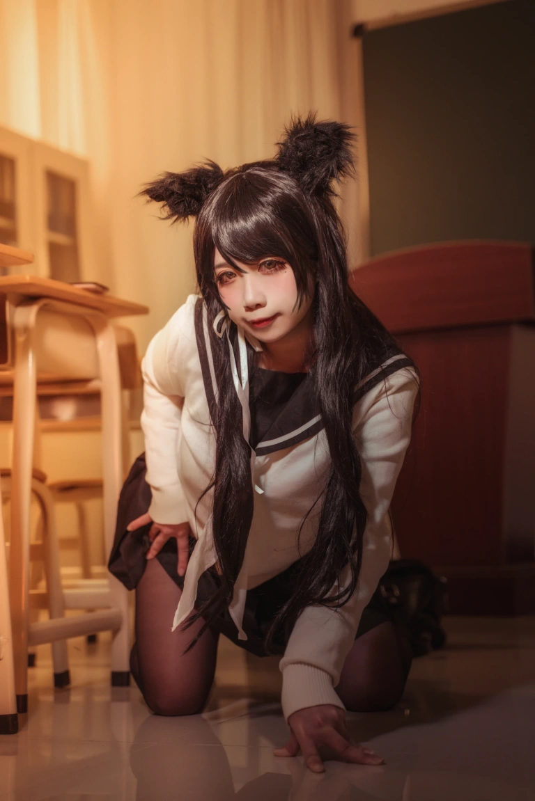 贞子蜜桃《碧蓝航线 爱宕高雄制服》主题写真：35张全套美图