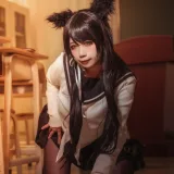 贞子蜜桃《碧蓝航线 爱宕高雄制服》主题写真：35张全套美图