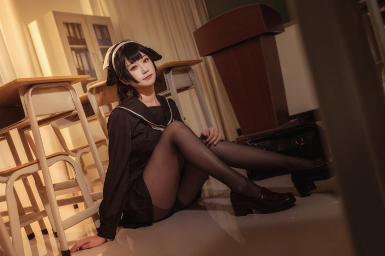 贞子蜜桃《碧蓝航线 爱宕高雄制服》主题写真：35张全套美图
