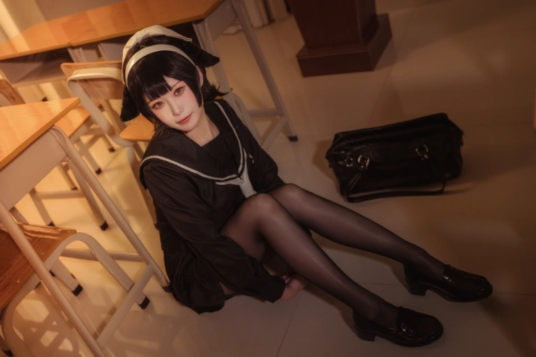 贞子蜜桃《碧蓝航线 爱宕高雄制服》主题写真：35张全套美图