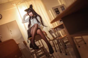 贞子蜜桃《碧蓝航线 爱宕高雄制服》主题写真：35张全套美图