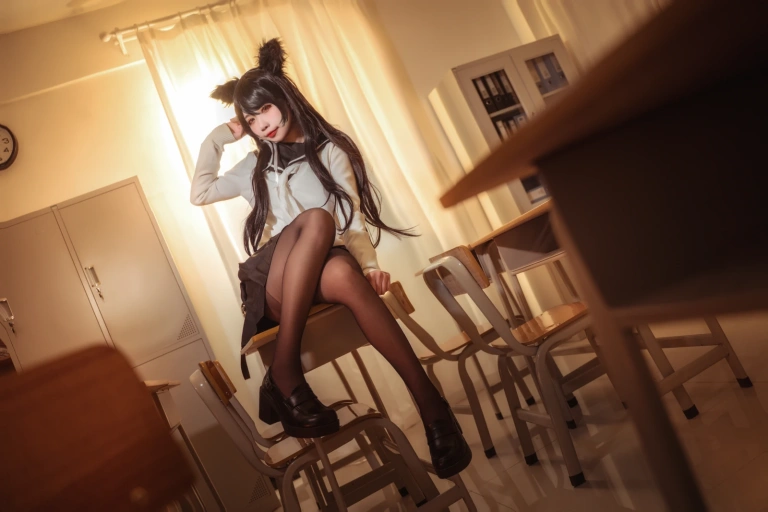 贞子蜜桃《碧蓝航线 爱宕高雄制服》主题写真：35张全套美图