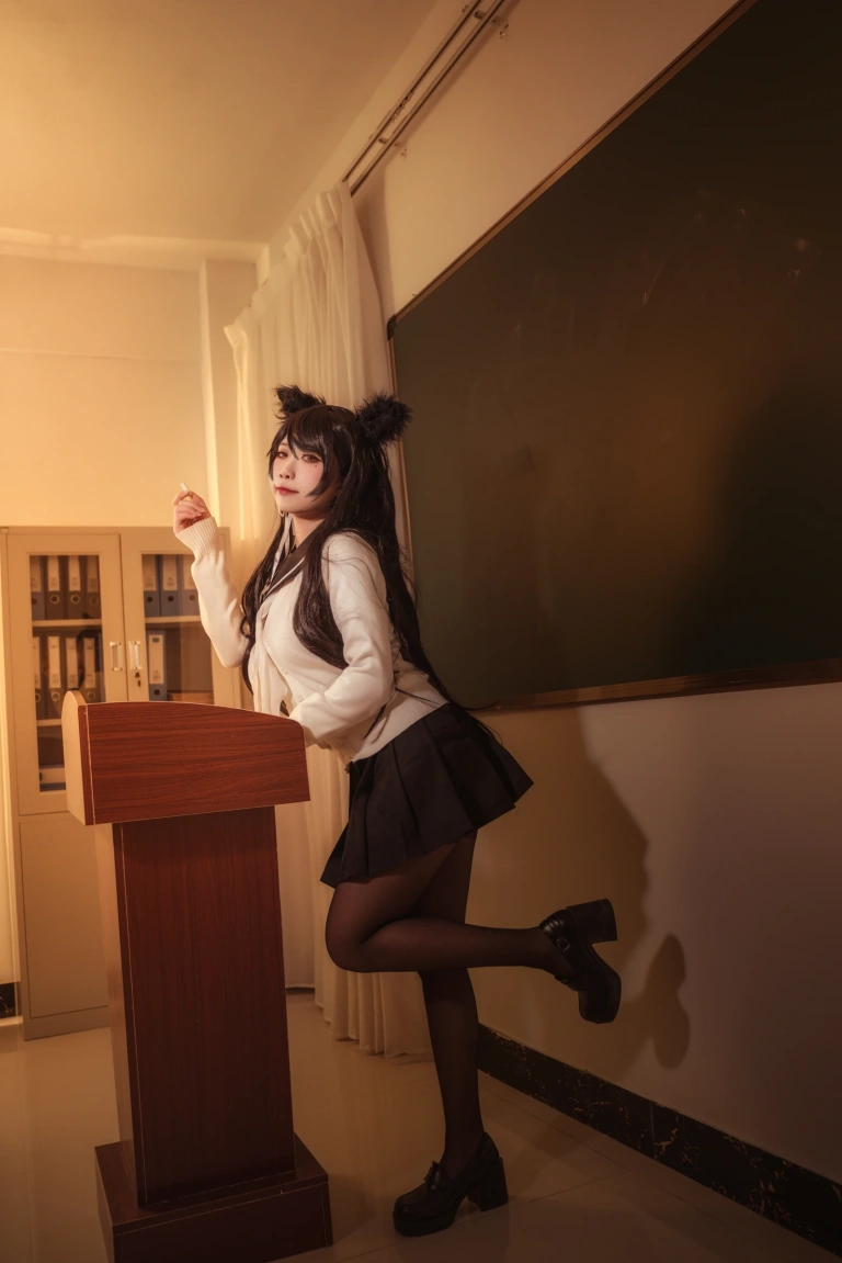 贞子蜜桃《碧蓝航线 爱宕高雄制服》主题写真：35张全套美图