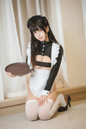 三無人型《高叉女仆》主题写真：42张全套美图